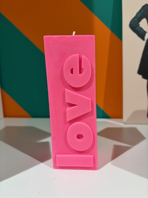 Bougie pilier rose fluo message love